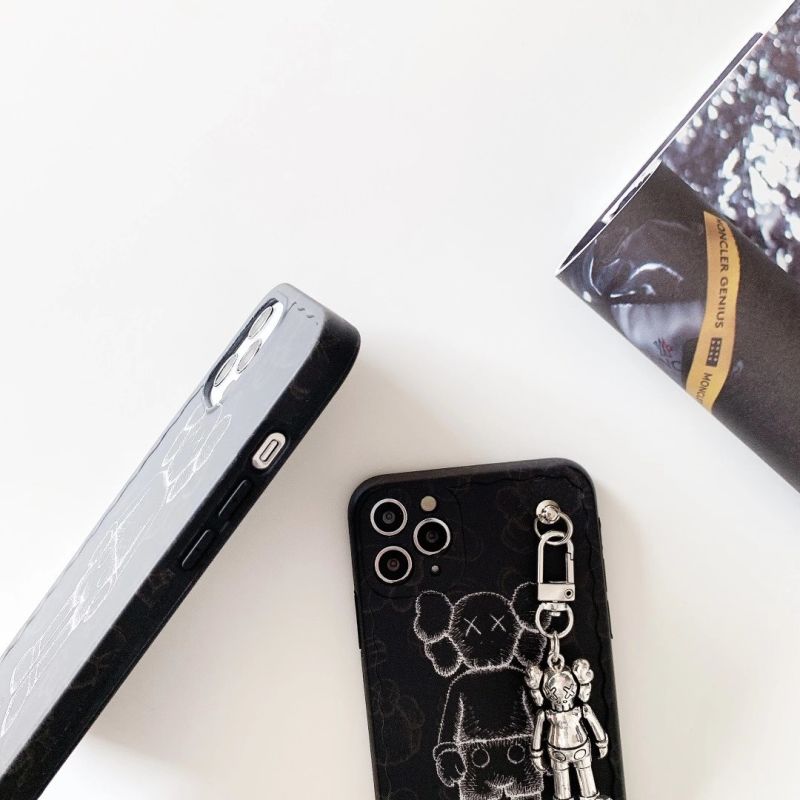 Ốp điện thoại hoạt hình KAWS bảo vệ toàn diện camera cho iphone 12pro max 12mini 11Pro Max XS Max XR SE 2020 7 8 Plus | BigBuy360 - bigbuy360.vn