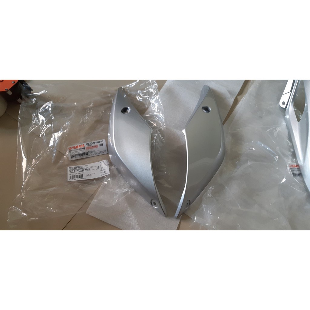 Nắp cốp (Ốp bụng) Ultimo - Maximo 2007 - 2010 zin Yamaha - Bạc