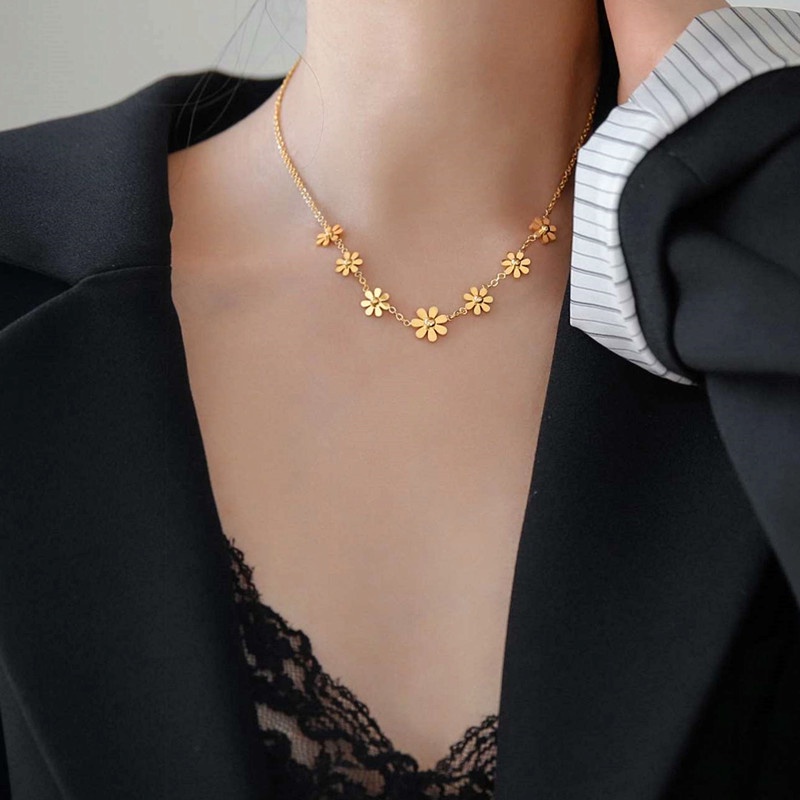 dây chuyền nữ titan 18k vàng thép không gỉ Vòng cổ nữ hoa cúc Phụ kiện phong cách Hàn Quốc