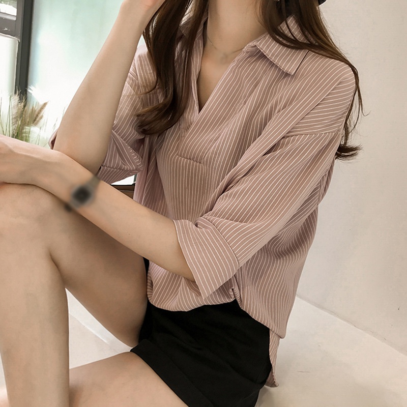 Áo sơ mi tay lửng cổ chữ V họa tiết kẻ sọc cho nữ