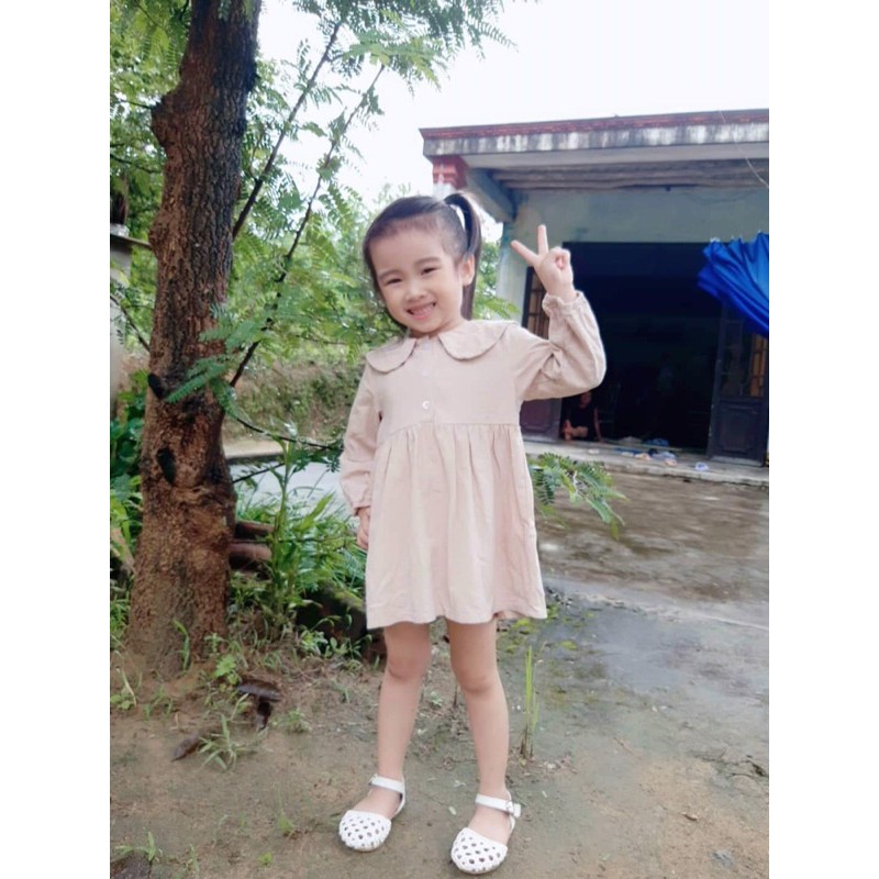 Váy thêu mèo con xinh xắn cho bé
