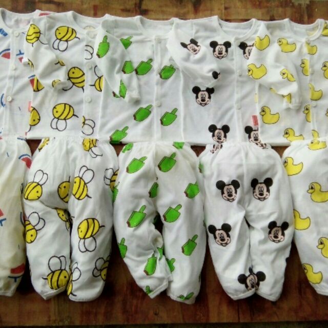 Bộ cài cúc  giữa cho bé