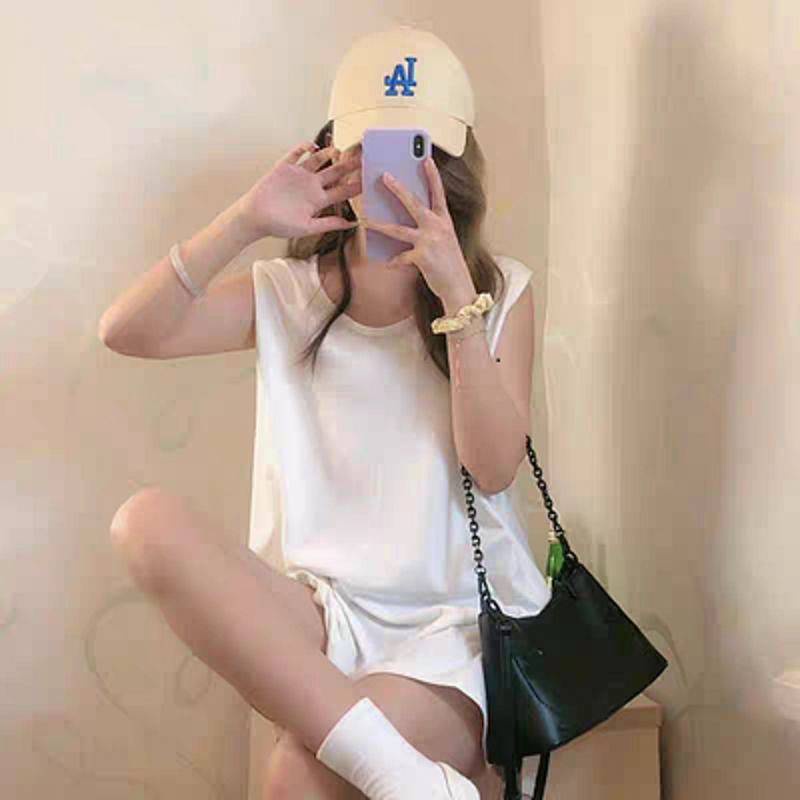 Áo thun không tay xẻ tà phong cách năng động cho nữ