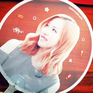 Quạt trong Mina Twice