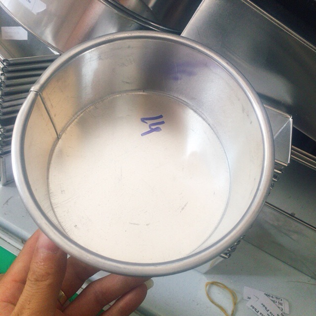 Khuôn làm bánh bông lan 14cm đáy liền