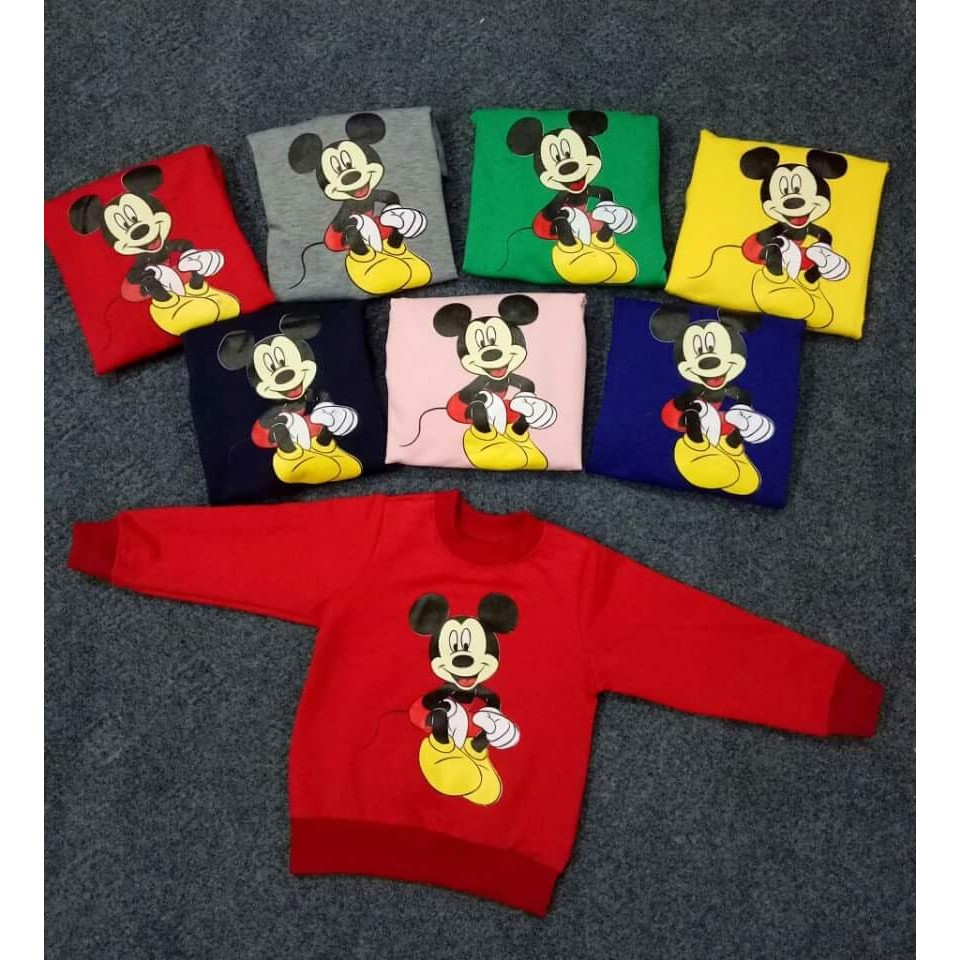 áo nỉ mickey. E hạnh