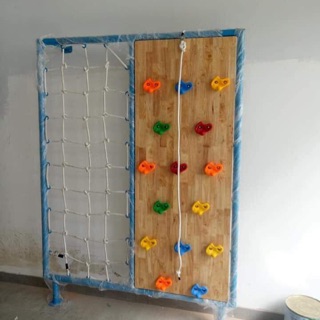 Núm leo núi vận động