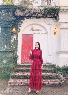 Váy đỏ bánh bèo