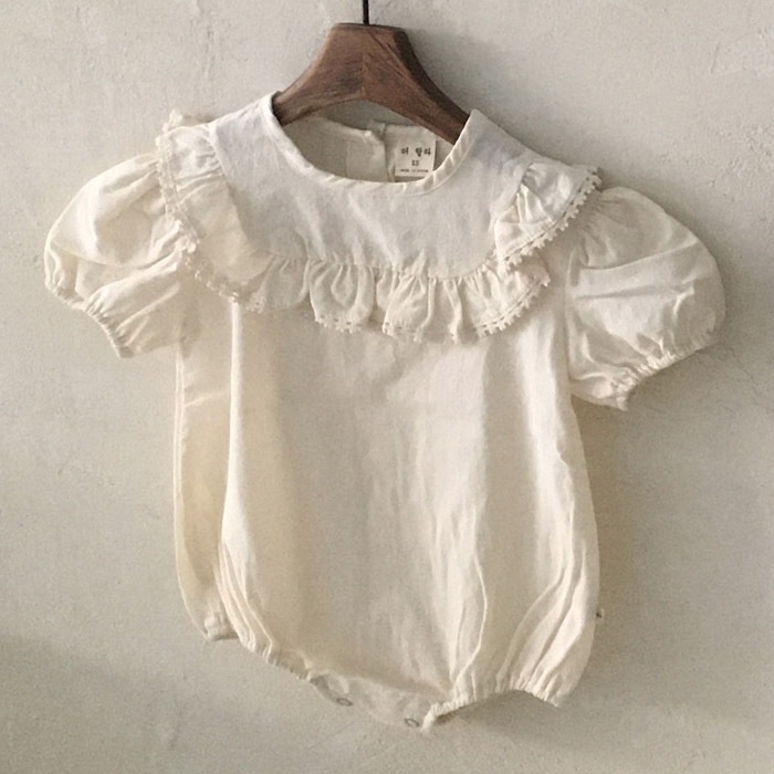 Body áo liền bé gái quần đen và trắng Hàn quốc