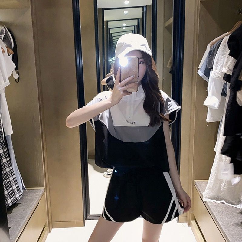 Set đồ thể thao ngắn tay kiểu dáng Hàn Quốc cho nữ