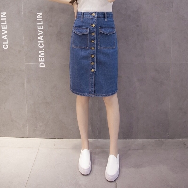 Chân váy bò dáng dài đính cúc | BigBuy360 - bigbuy360.vn