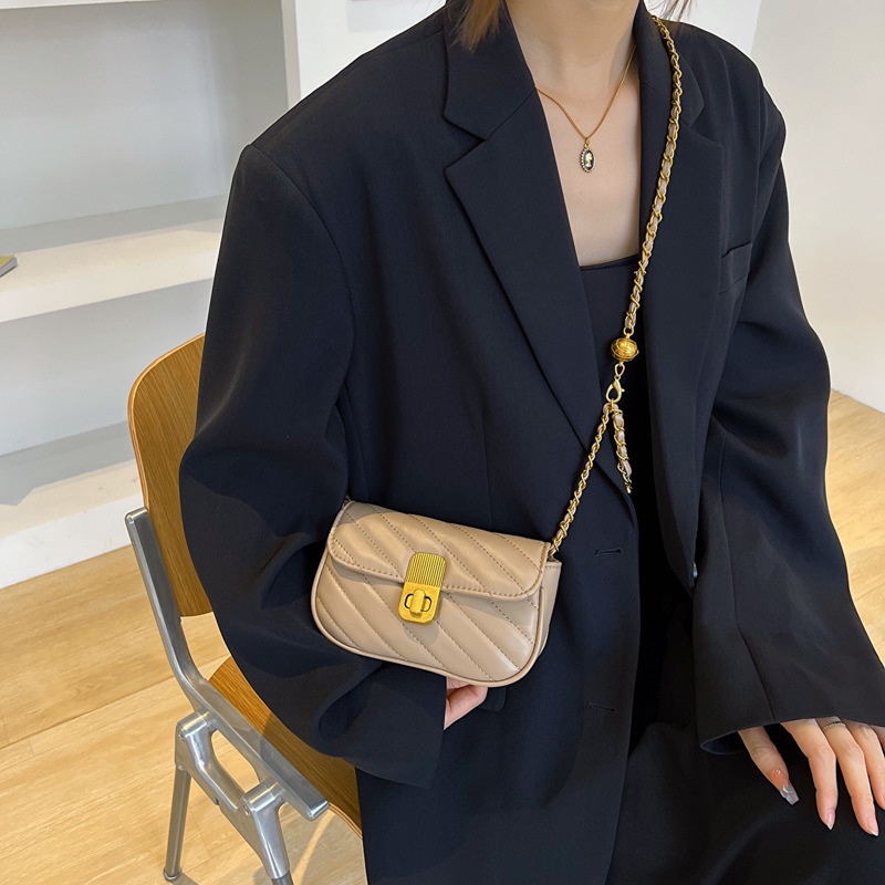 Túi đeo chéo dáng vuông nhỏ phối chuỗi xích thời trang đơn giản cao cấp dành cho nữ