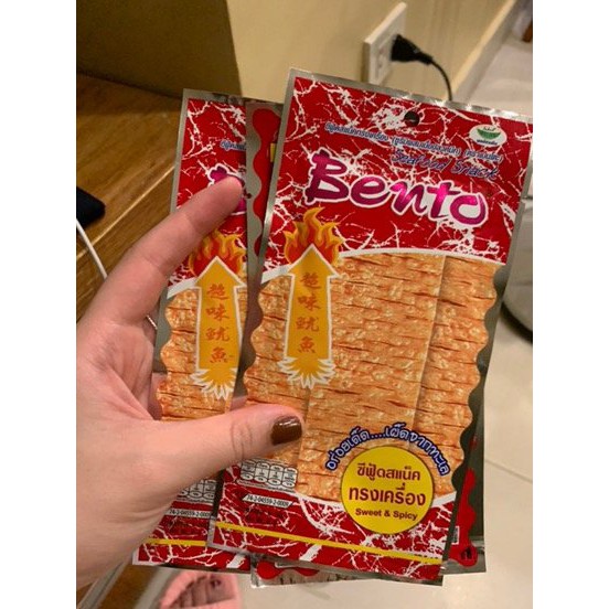Snack Mực Bento Tẩm Vị Cay Ngọt ( Màu Đỏ ) Gói 24gr | BigBuy360 - bigbuy360.vn