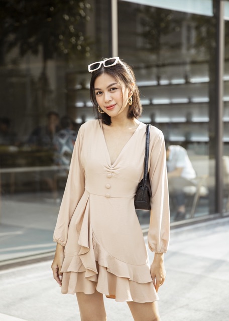 Đầm tay cổ V bèo