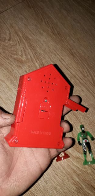 Mô hình điện thoại 2 siêu nhân gao bằng nhựa có nhạc và đèn Led rất đẹp