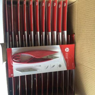 Kéo cắt thay lưỡi màu đỏ tặng kèm 2 lưỡi.