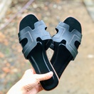 Dép đẹp ok màu sắc giống như hình nên mua nhé mọi người Dép đẹp ok màu sắc giống như hình nên mua nhé mọi người