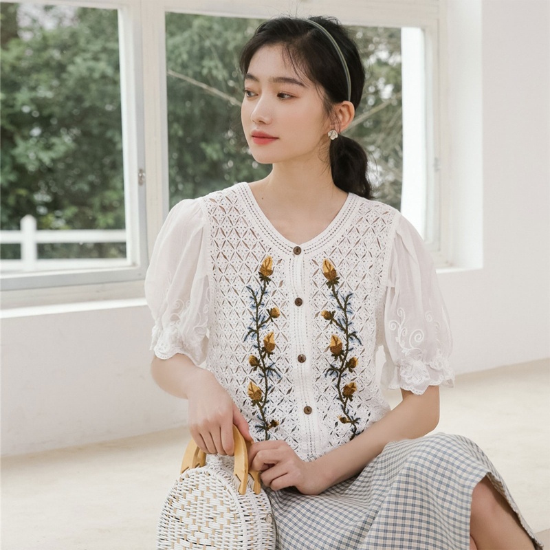 Áo Lửng Chiffon Tay Ngắn Cổ V Phối Ren Họa Tiết Hoa Thời Trang Cho Nữ