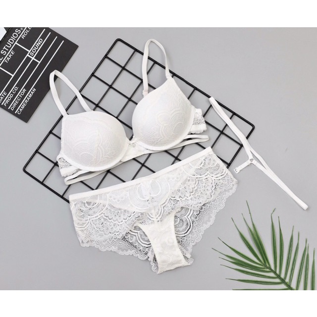 Bộ đồ lót xuất ren Âu , có gọng mút dày 4 cm siêu nâng ngực chất ren mềm mát