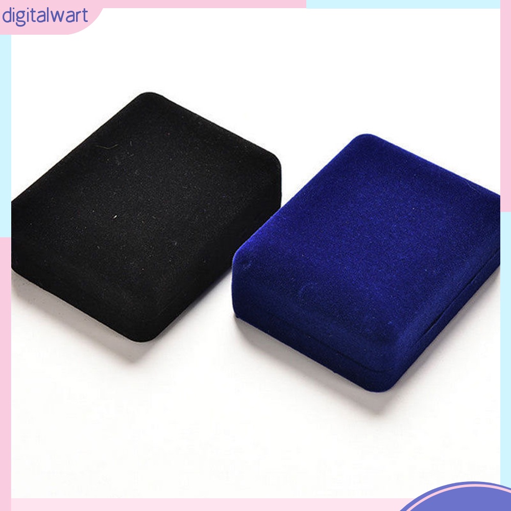 Hộp đựng trang sức bằng chất liệu nhung kiểu dáng đơn giản tiện dụng