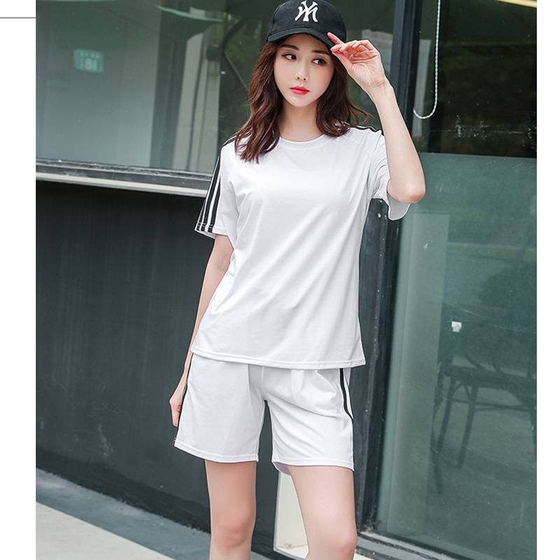 Bộ Đồ Thể Thao 2 Món Áo Thun Cotton Tay Ngắn Dáng Rộng Phối Quần Short Kẻ Sọc Cá Tính Cho Nữ