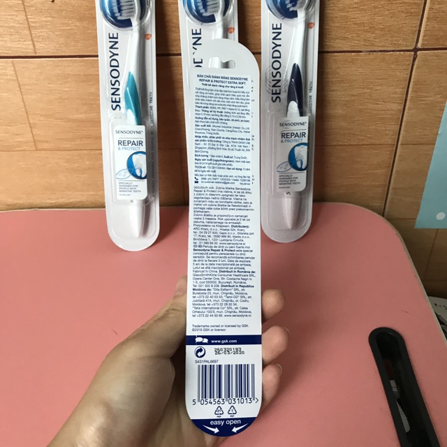 Bàn chải đánh răng cho răng niềng, ê buốt Sensodyne Repair &amp; Protect