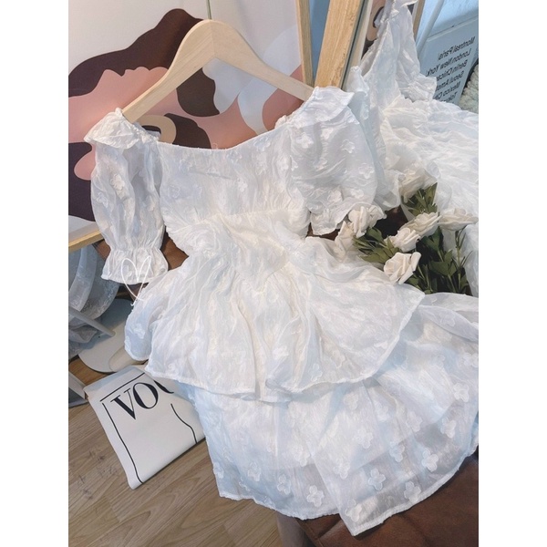 SET ÁO TRẮNG REN HOA RỚT VAI PHỒNG + SHORT