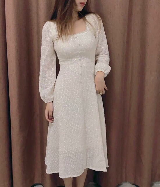 Váy kim sa cổ vuông