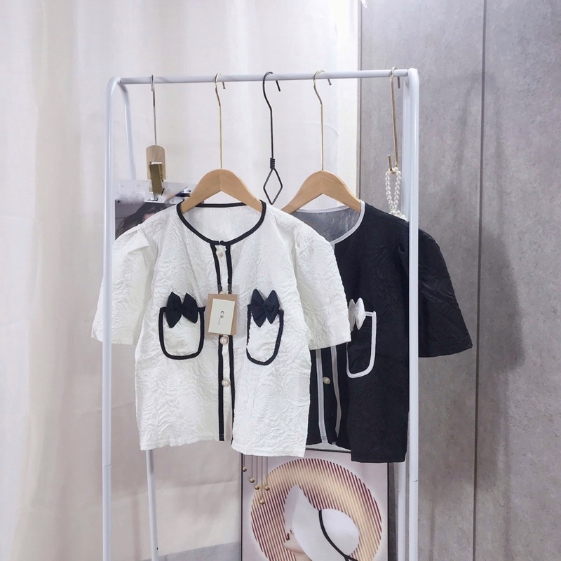 Áo Sơ Mi Gấm Xốp Nơ Túi Cúc Ngọc 2 Màu Đen Trắng