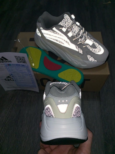 [Freeship+Quà100k+R11] Giày yz700 siêu phản quang 2020+Phụ kiện | BigBuy360 - bigbuy360.vn