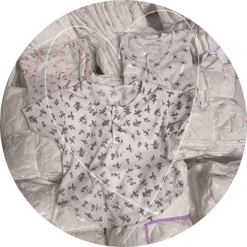 Áo croptop kiểu hoa nhí ,  🦋 nhí , vạt bầu nút bấm siêu xinh hob1