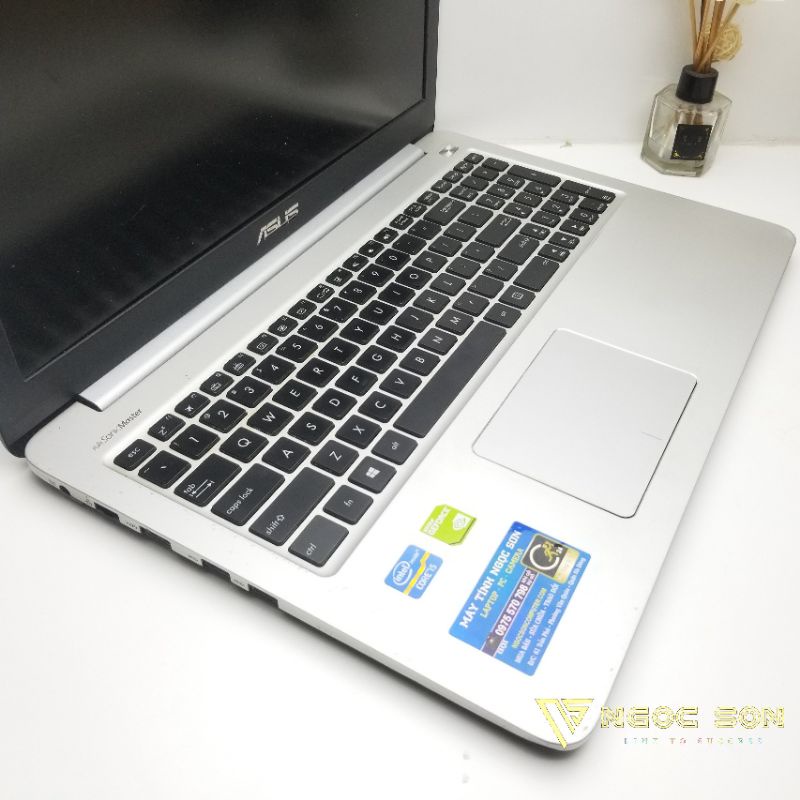 Laptop Asus K501, có card rời chiến game, làm đồ họa mượt