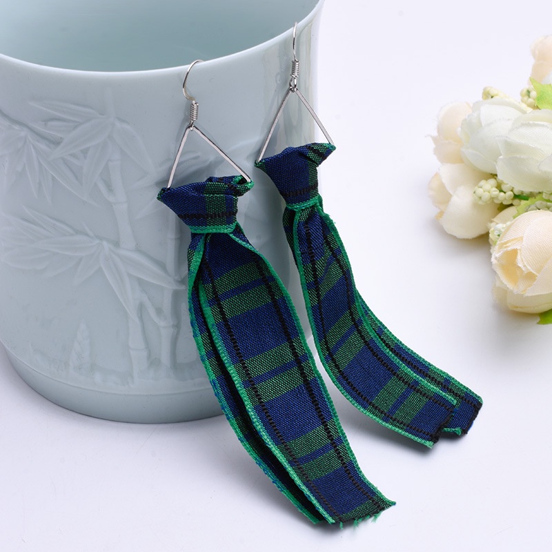 Một Bộ Sưu Tập Hoa Tai Dáng Dài Tua Rua Hình Học Phong Cách Sành Điệu