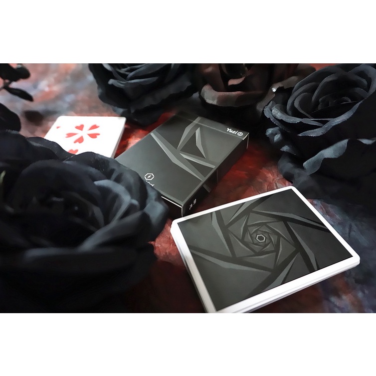 Bộ bài ảo thuật USA: Yuci Black Roses Playing Cards   - bài Mỹ - bài Tây