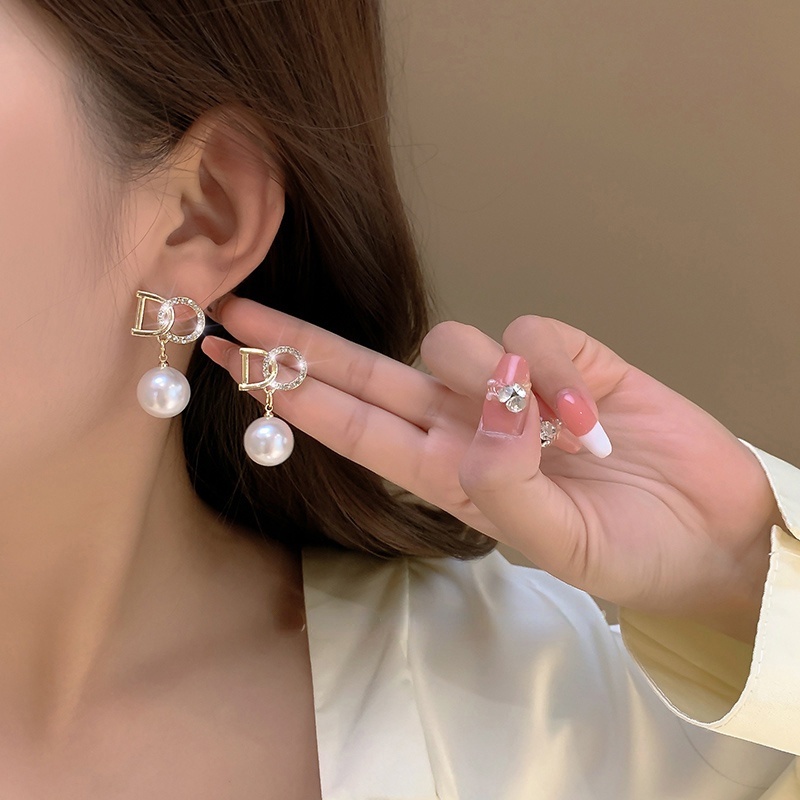 Bông Tai Đính Ngọc Trai Chữ Cái Phong Cách Hàn Quốc Đơn Giản Dễ Phối Đồ