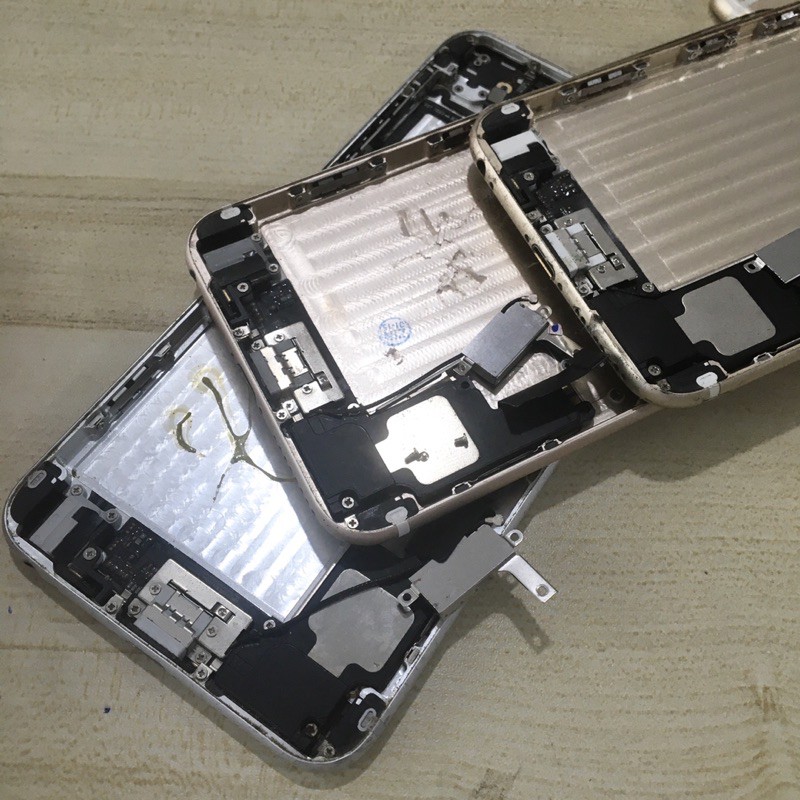 Cụm Lưng IPHONE 6 Plus Kèm Linh Kiện ZIN Bóc Máy.