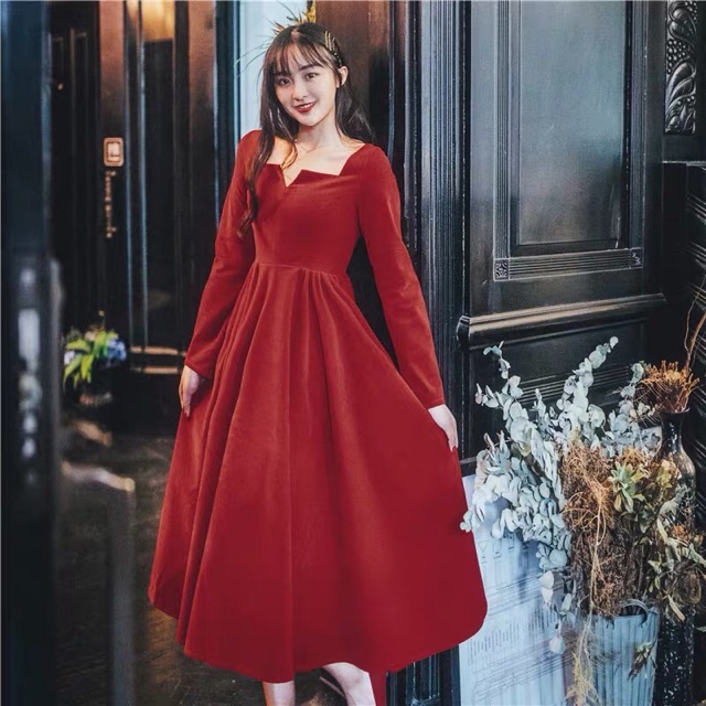 Đầm đỏ xoè công chúa