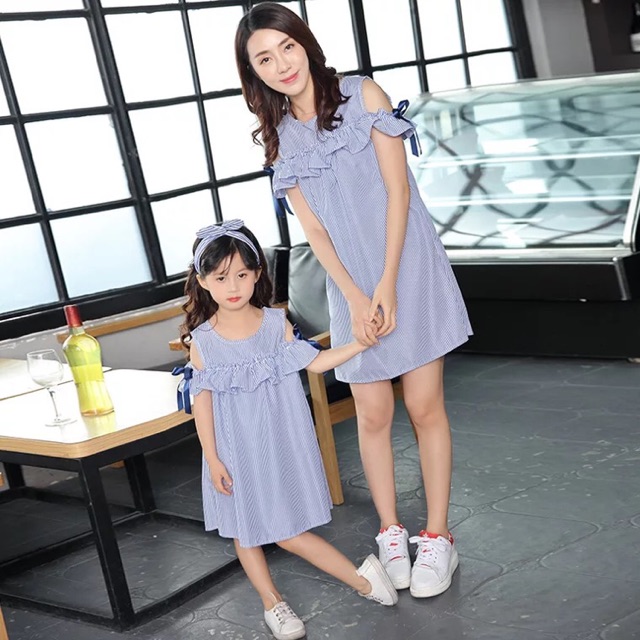 Set váy mẹ - con gái nơ rớt vai