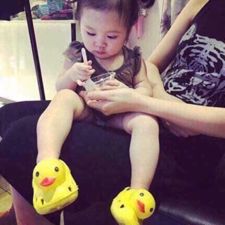 Dép vịt vàng Thái Lan