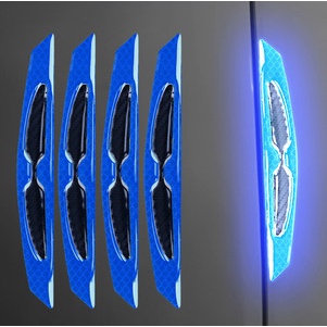 Set 4 miếng dán phản quang họa tiết sợi carbon tiện dụng cho xe ô tô