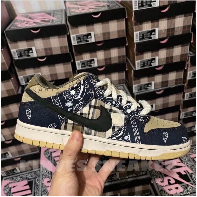 Giày SB Dunk x Travis Scott