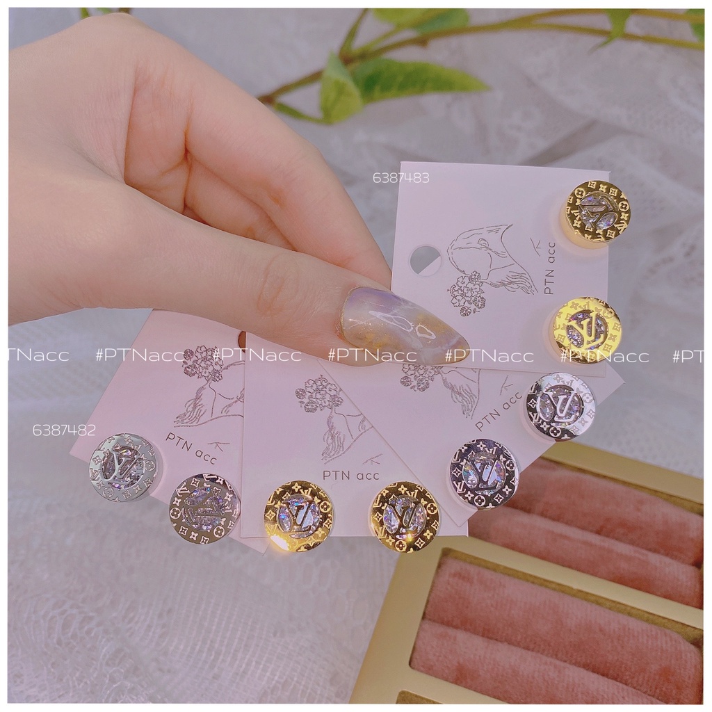 ᴾᵀᴺᵃᶜᶜ Bông tai titan L/V tròn đính soàn trắng lấp lánh