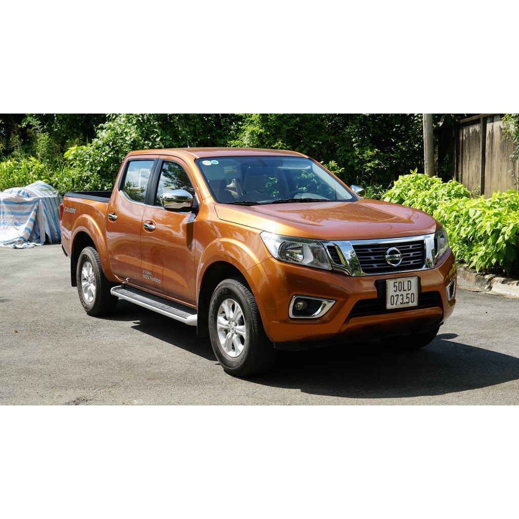 Ốp Đèn Pha Hậu NAVARA màu đen