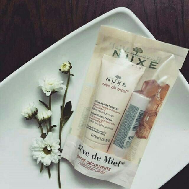 Set dưỡng tay dưỡng môi Nuxe Pháp