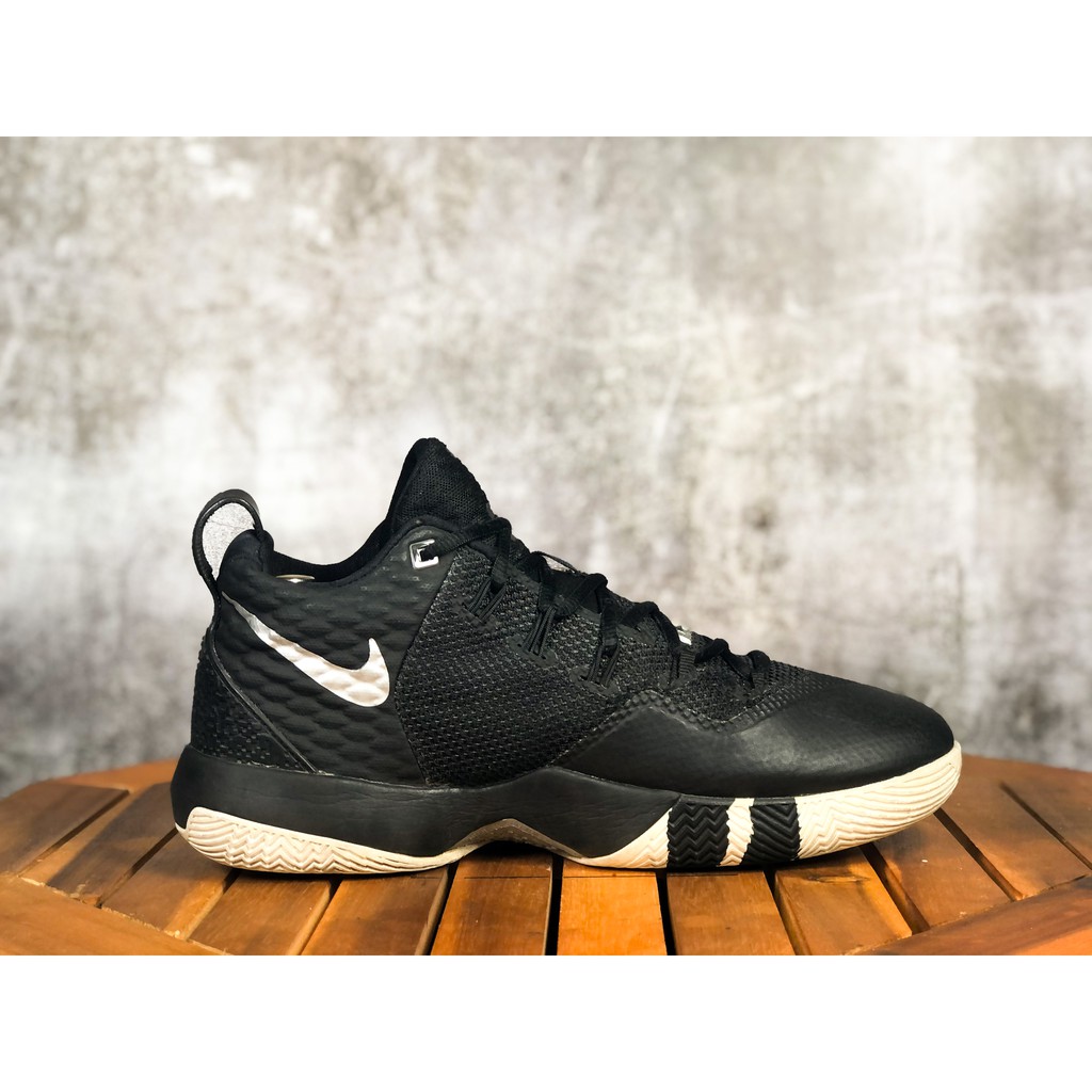 (SIZE 43) Giày thể thao chính hãng 2hand NIKE ZOOM SOLDIER 9