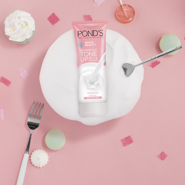 Kem sữa rửa mặt Pond's Instabright Tone Up Milk Cream chiết xuất Protein từ sữa nâng tông sáng mịn không tì vết 100g