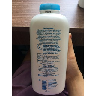 Phấn rôm Johnson Vitamin E xách tay Mỹ 623g