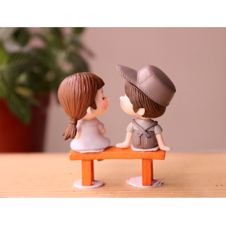 Set 3 Mô Hình Cặp Đôi Ngồi Ghế Dài Dễ Thương Dùng Trang Trí Tiểu Cảnh