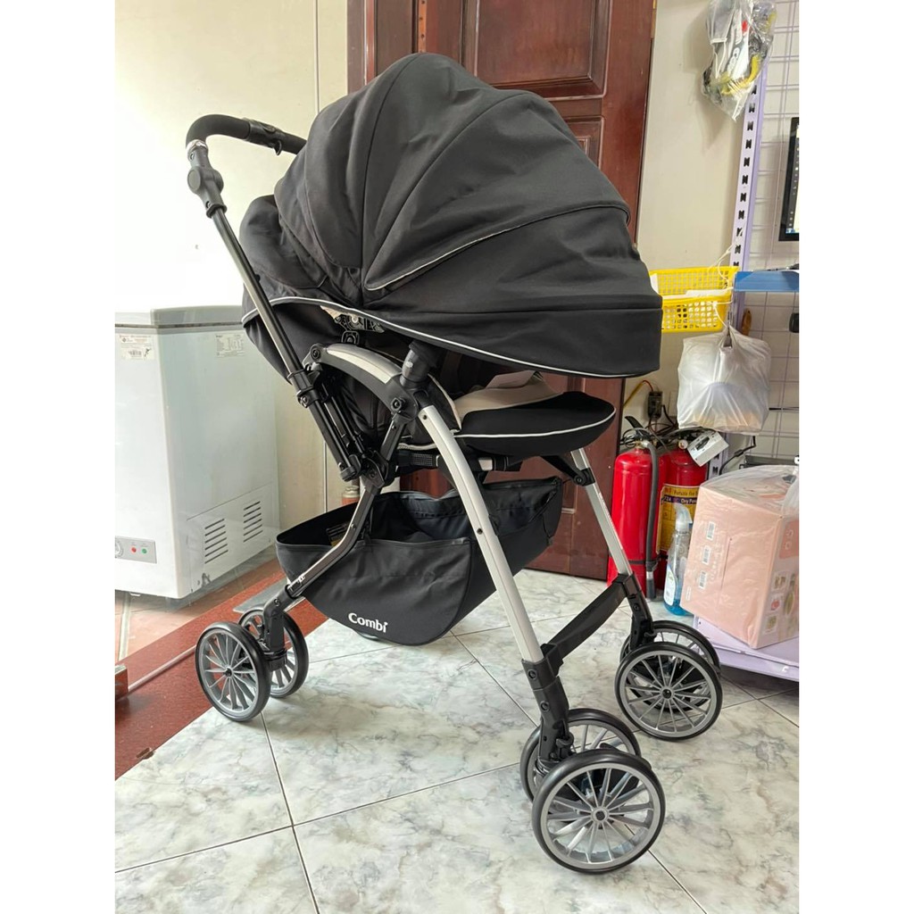 Xe đẩy Combi Umbretta 4 bánh quay tự động Premium New black