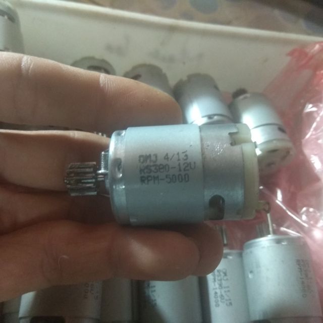 Motor 390 tốc độ 5000 - 15000 vòng / phút